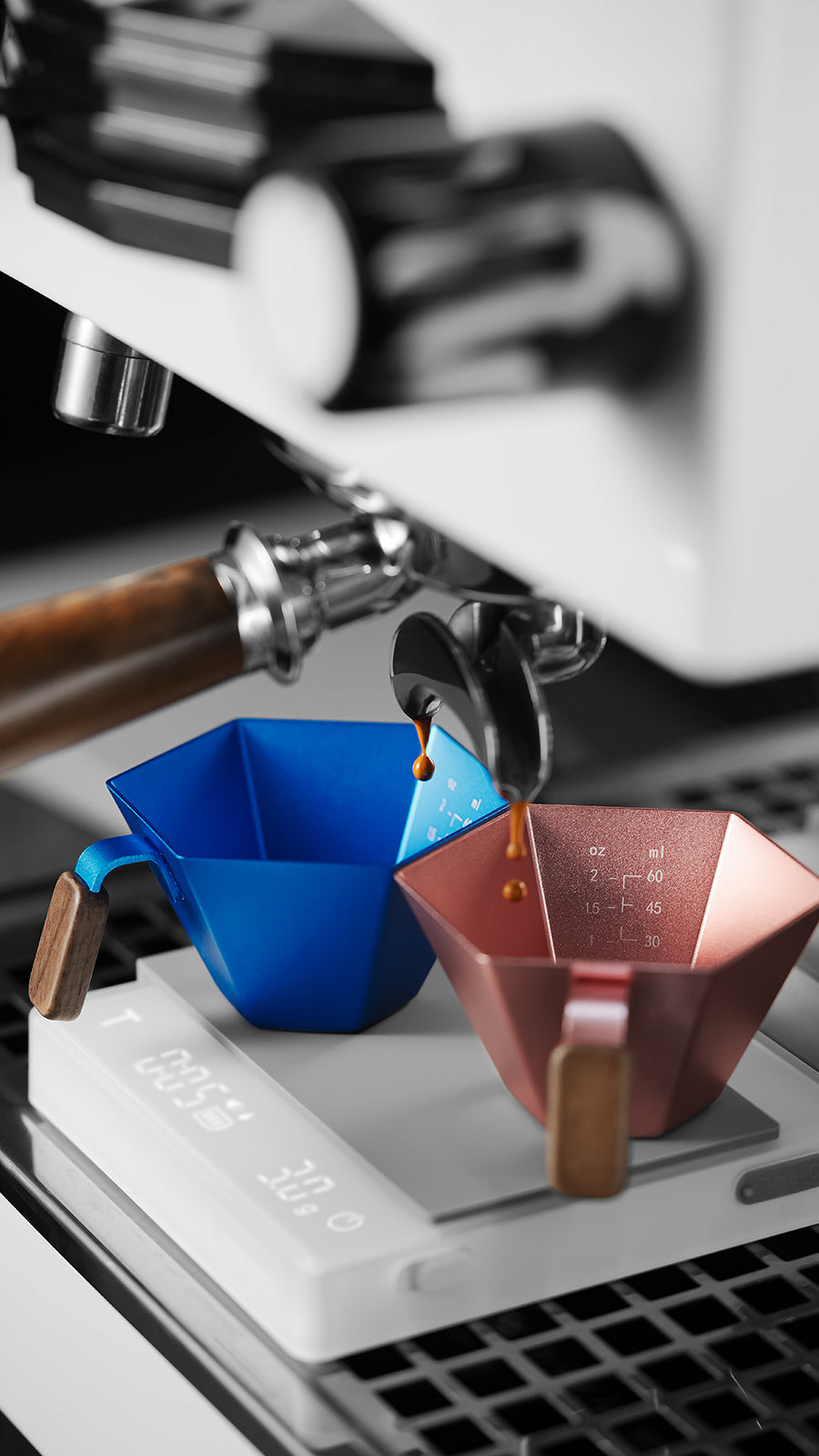 MHW-3BOMBER Prism Measuring Cup - Black