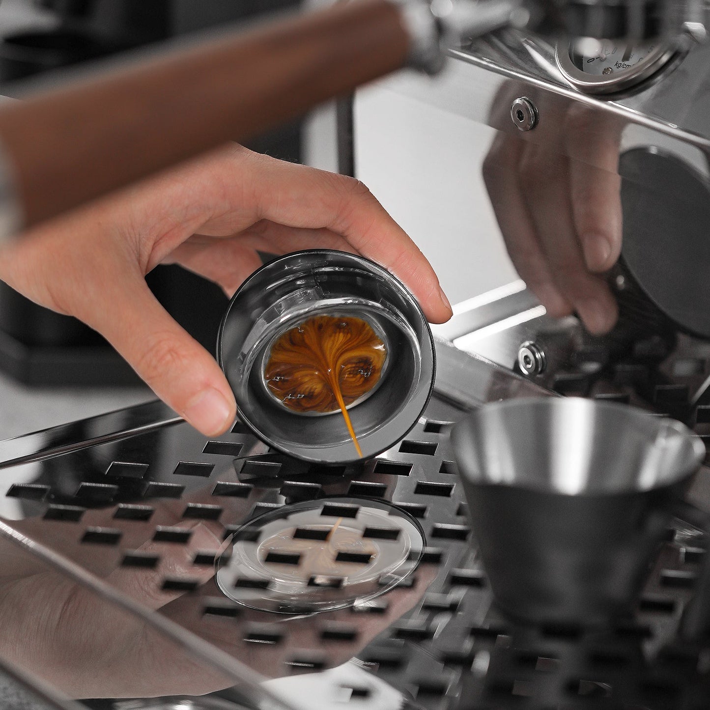 MHW Espresso Shot Black Mirror