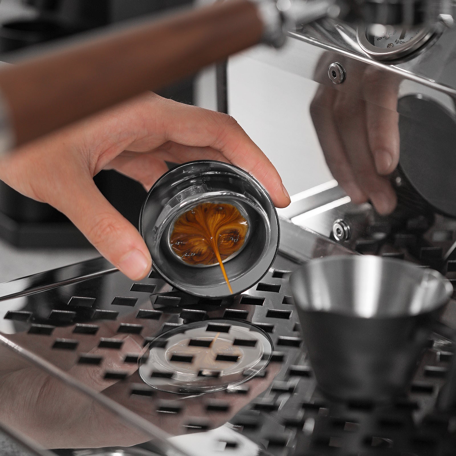 MHW Espresso Shot Black Mirror