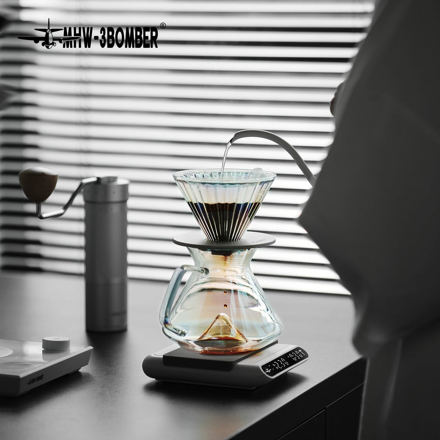 MHW-3BOMBER Hill Coffee Server