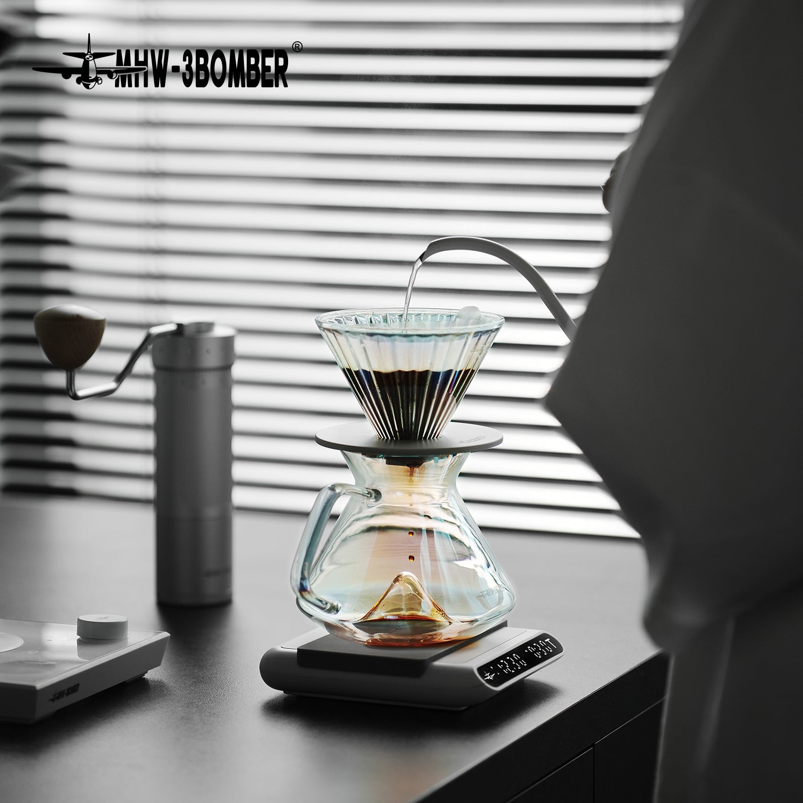 MHW-3BOMBER Hill Coffee Server